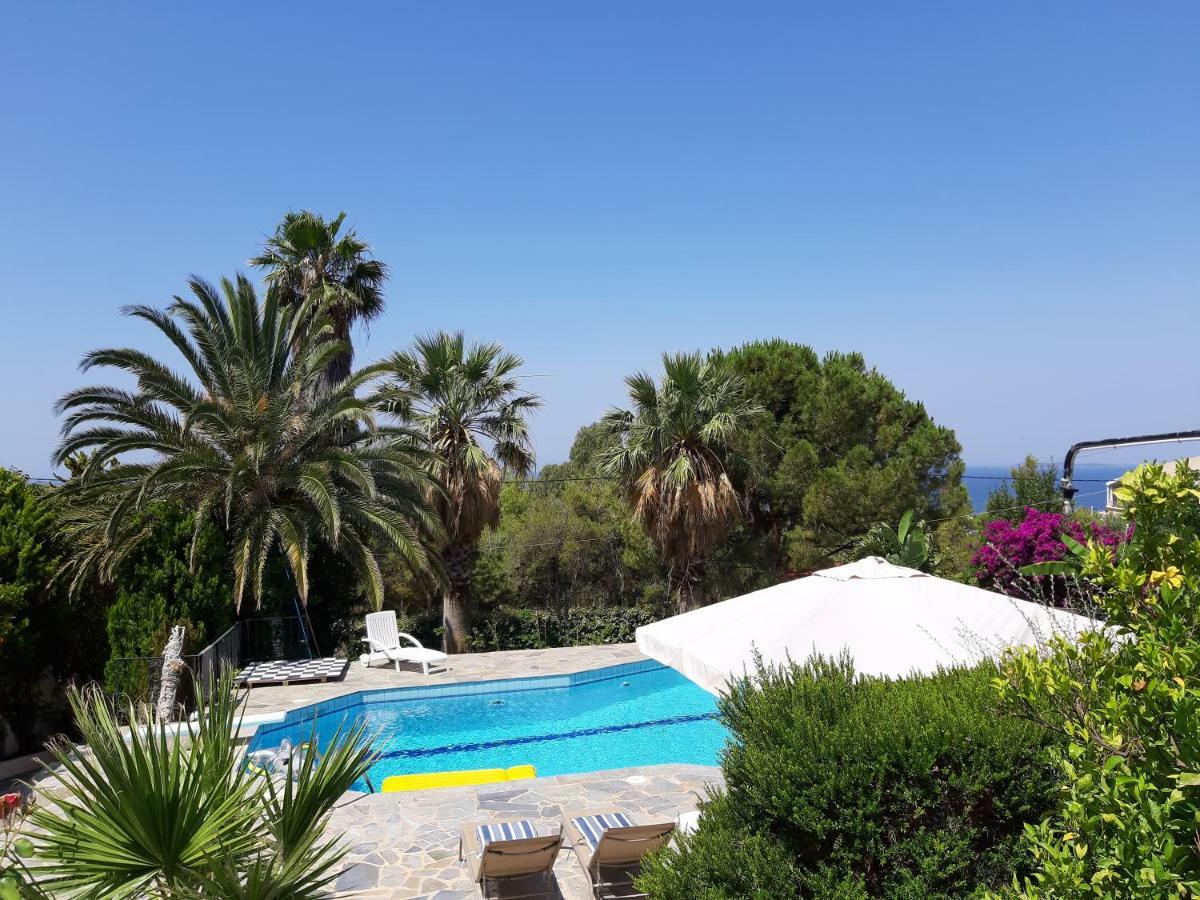 Villa Suites Lagonisi Luxury Exterior photo
